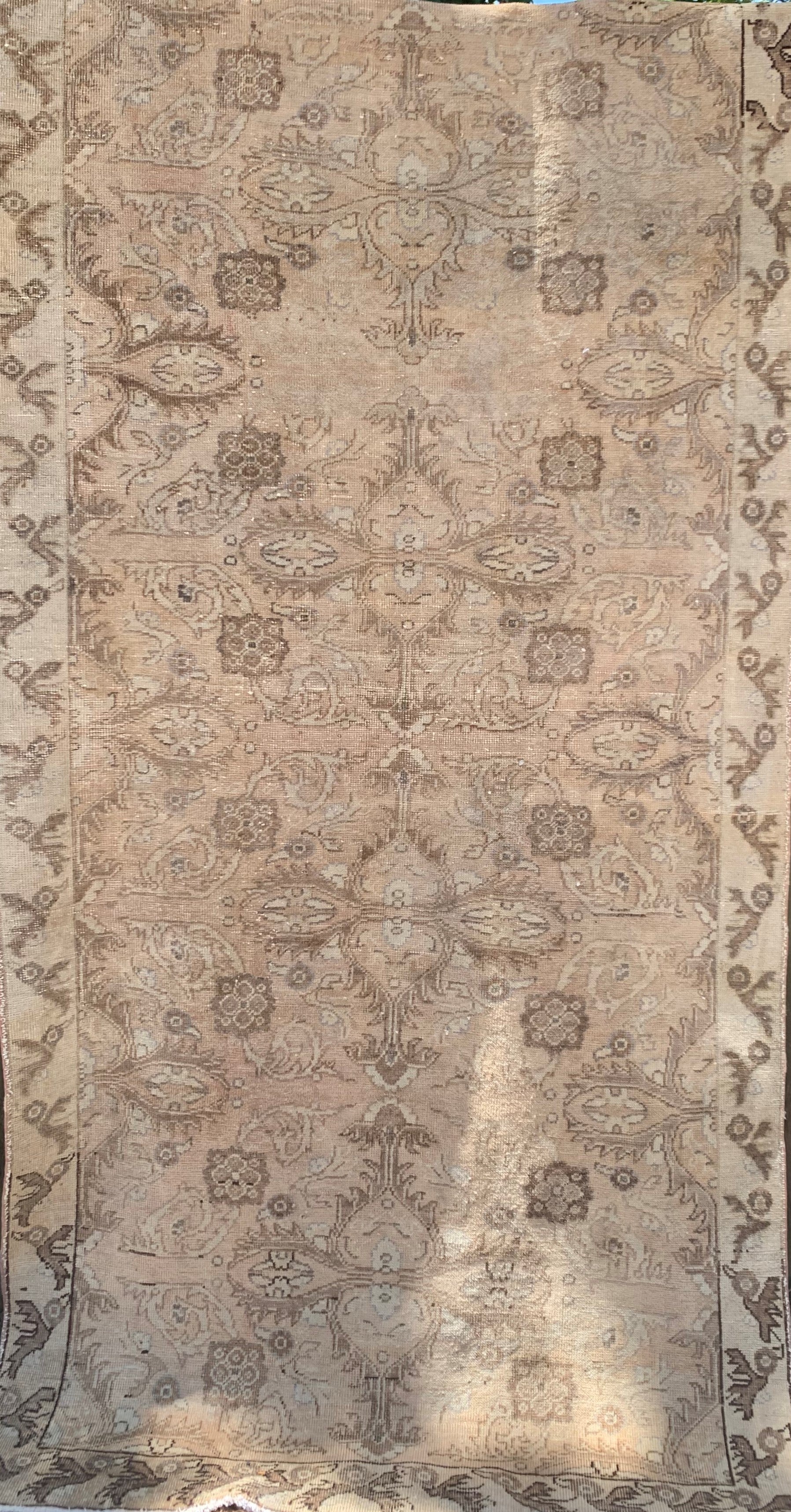 Antique oushak