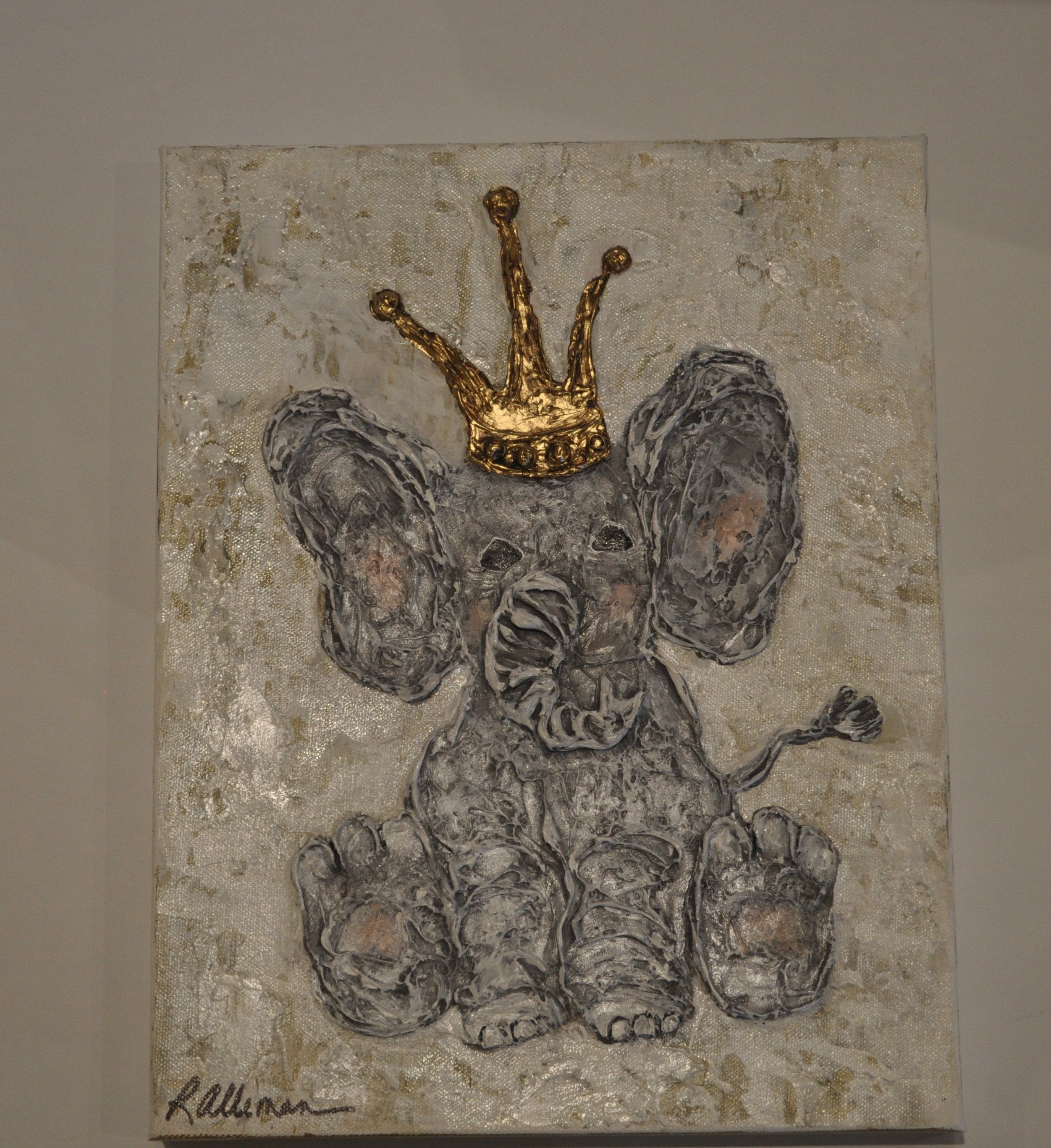 Elephant with crown                                                  #10594