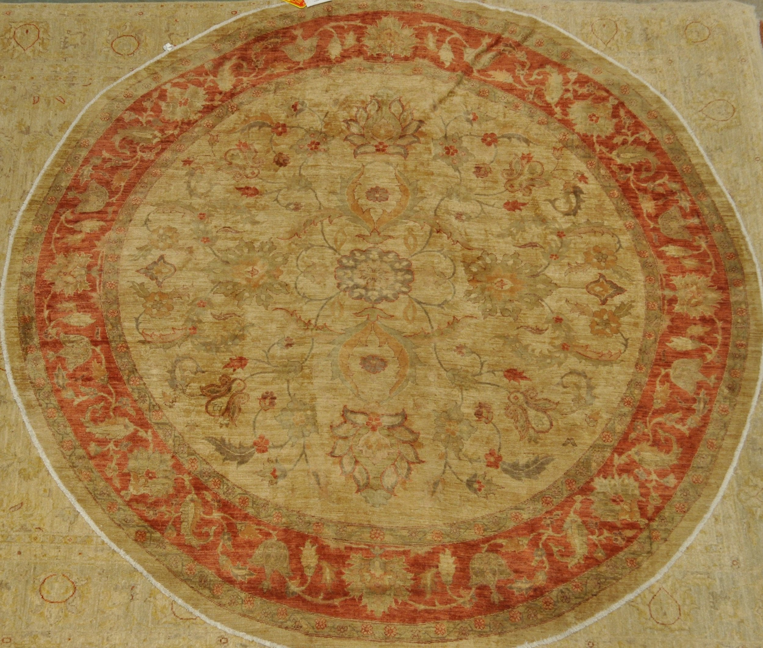 Hand knotted round rug